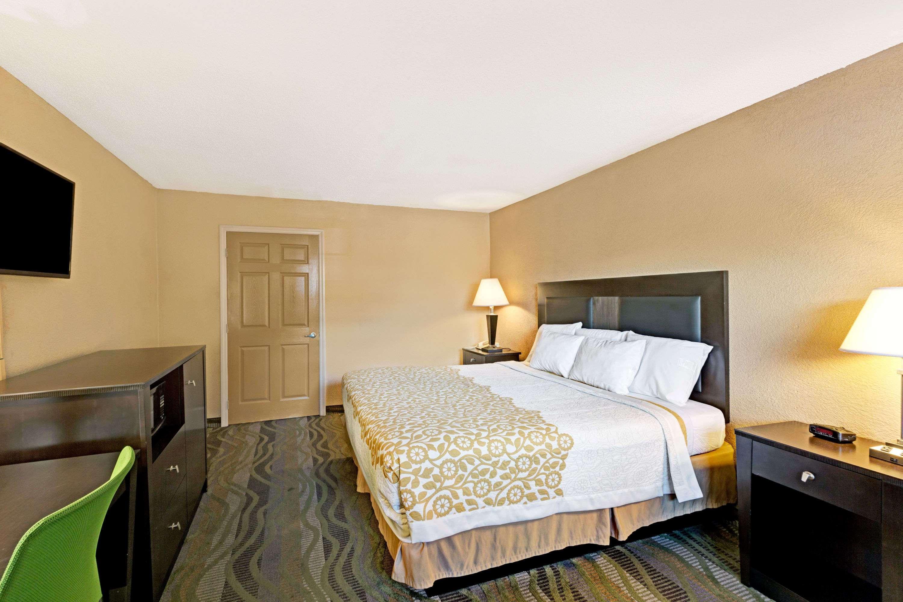 Days Inn By Wyndham Cherokee Near Casino Экстерьер фото