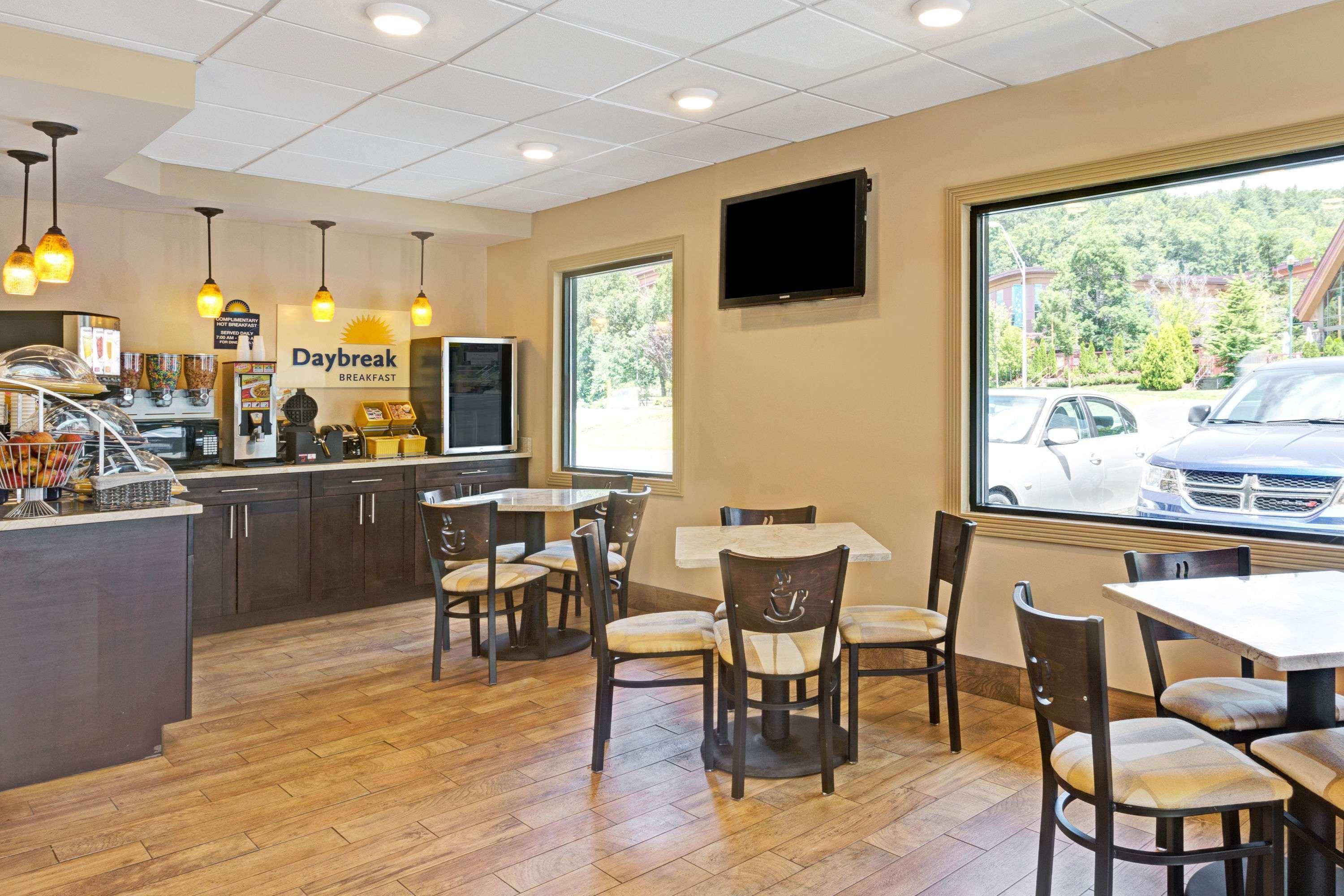 Days Inn By Wyndham Cherokee Near Casino Экстерьер фото