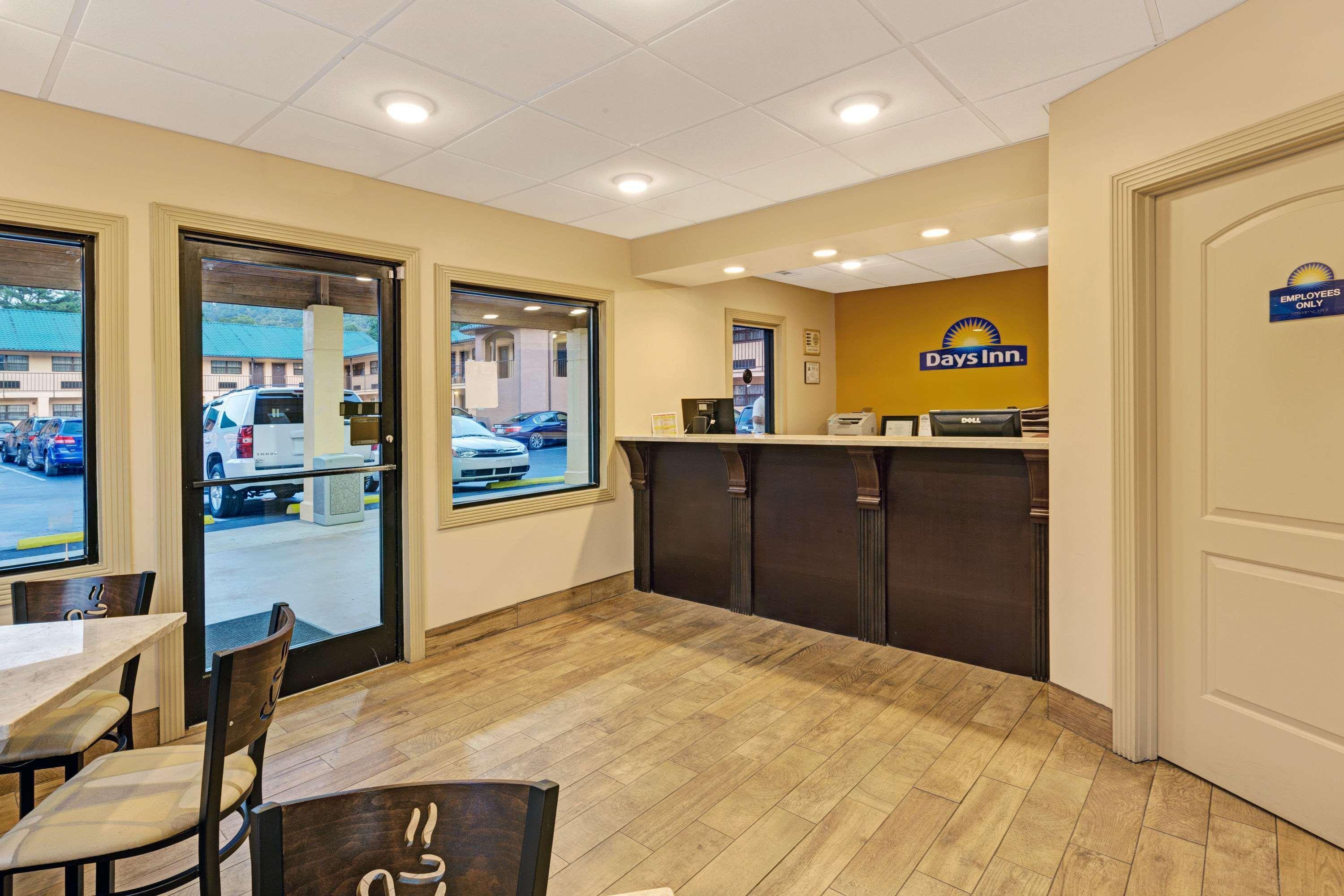 Days Inn By Wyndham Cherokee Near Casino Экстерьер фото