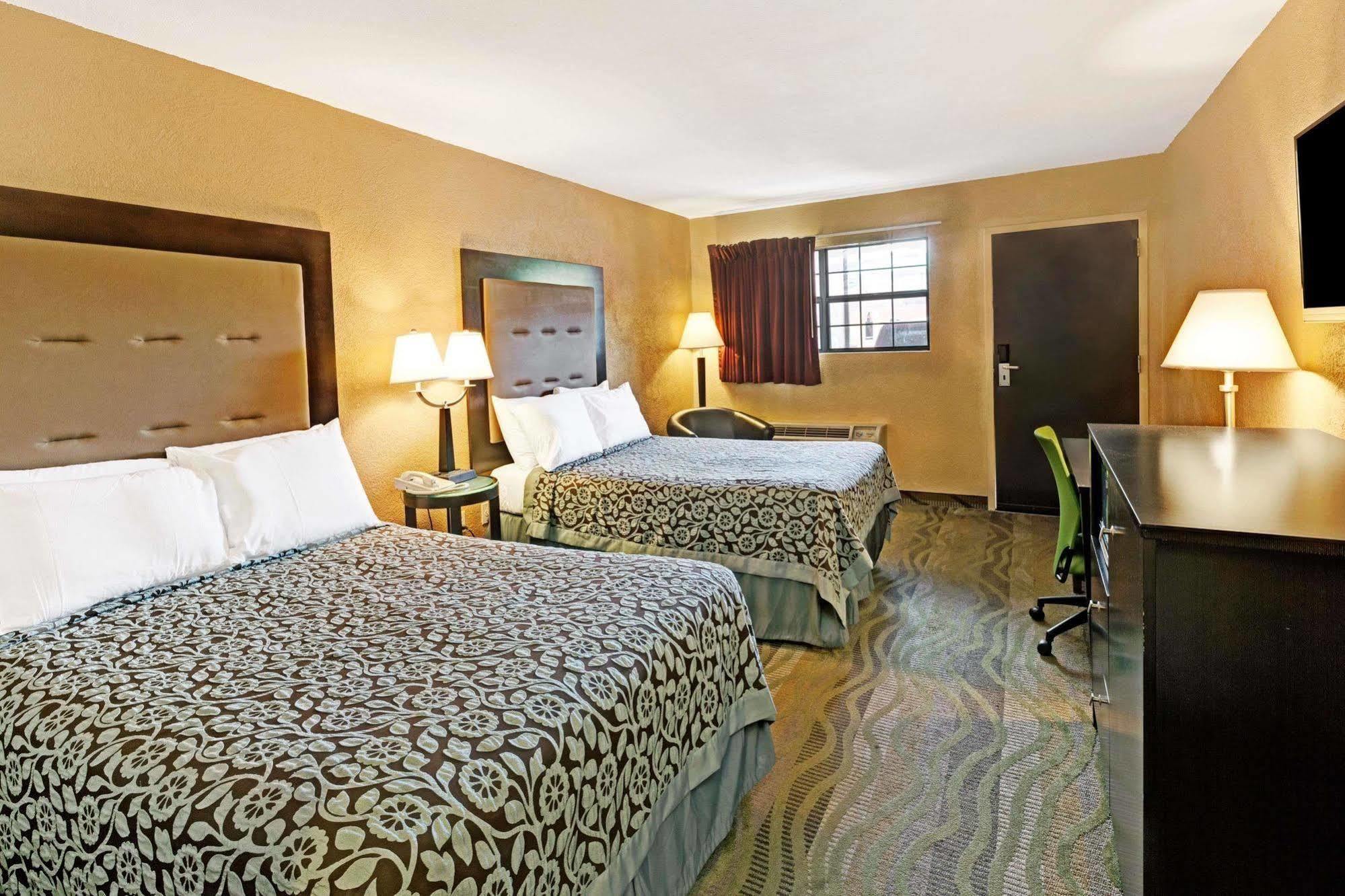 Days Inn By Wyndham Cherokee Near Casino Экстерьер фото